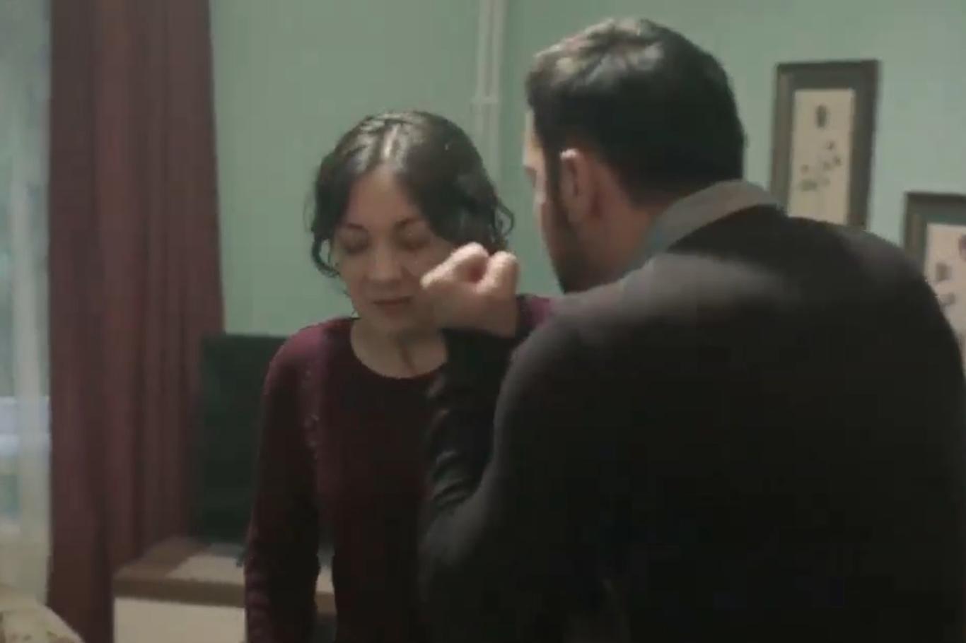 Yazar Maraşlı'dan Aile Bakanlığının kamu spotuna tepki Yazar Maraşlı'dan Aile Bakanlığının kamu spotuna tepki